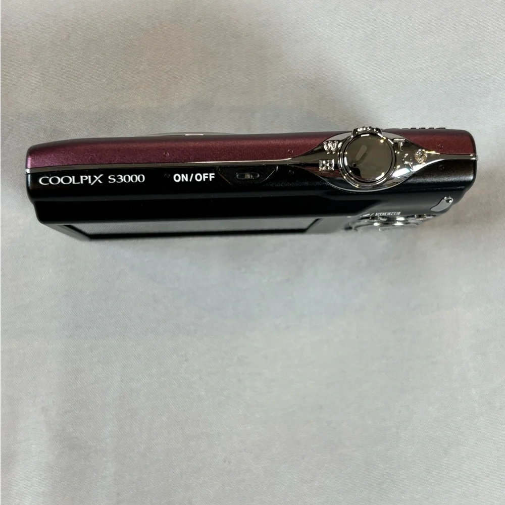 Nikon Coolpix S3000 12MP Digital Camera Purple Parts Only‎